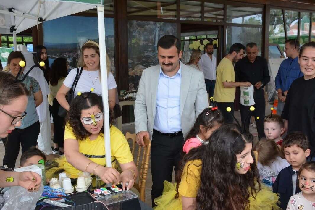 “Bir Kovan Sessizleşirse Doğa Eksilir”: Köyceğiz’de Dünya Arı Günü Etkinliği Çocuklarla Kutlandı 10